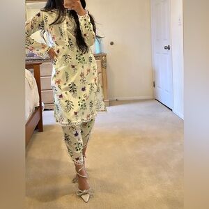 Two piece floral outfit - worn once